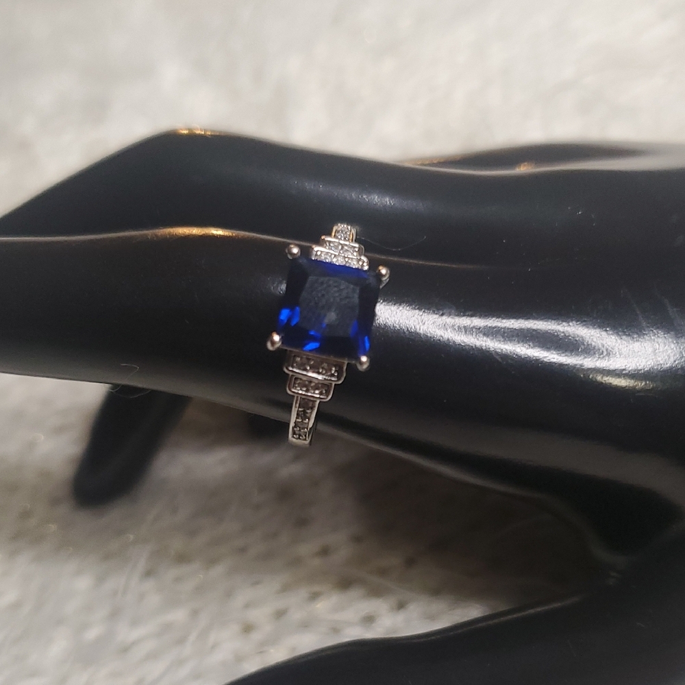 Elegant 925 Silver Navy Color Ring Sizes 8.